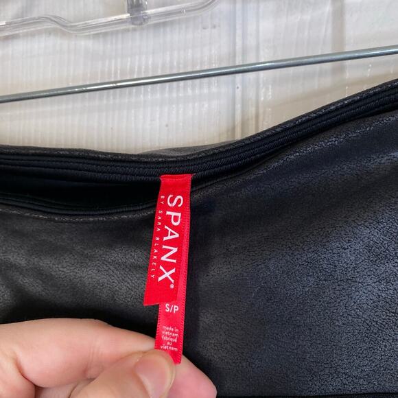 SPANX Quilted Faux Leather Leggings in Black Moto Pants Size Small - Picture 5 of 8